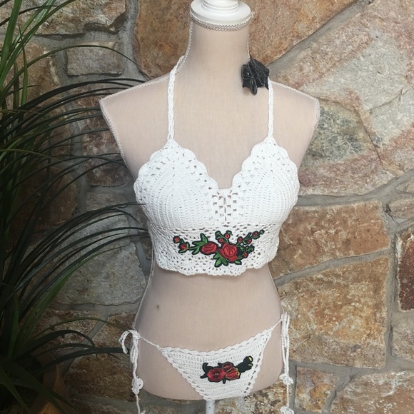 Roses appliqué Halter neck crochet top - Picture 6 of 12